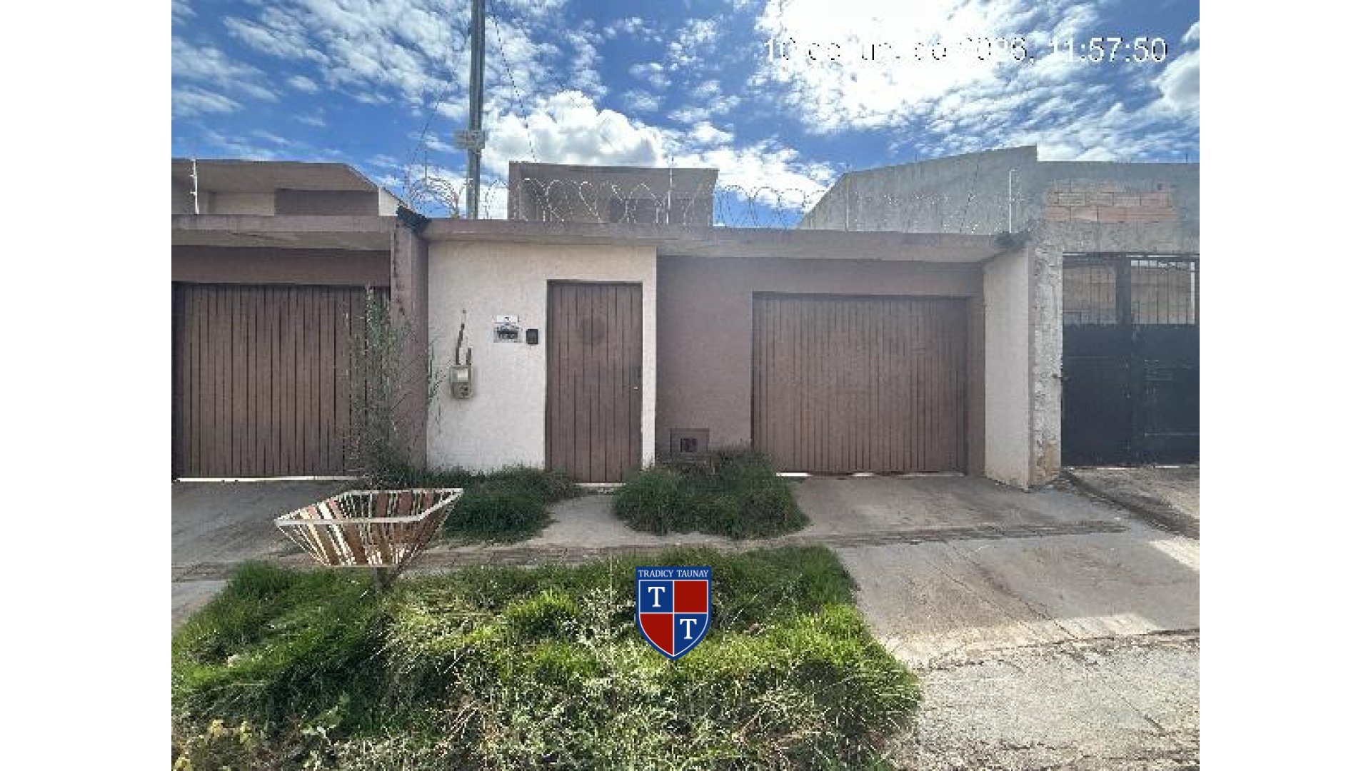 Foto 1 de CASA em RESIDENCIAL JARDIM CANEDO III - Imóvel Retomado Caixa