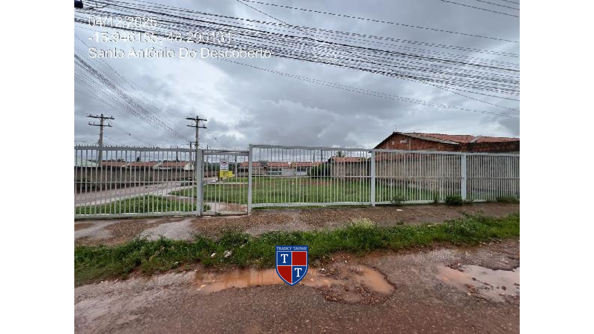 Foto 1 de CASA em FAZENDA CAPOEIRINHA - Imóvel Retomado Caixa