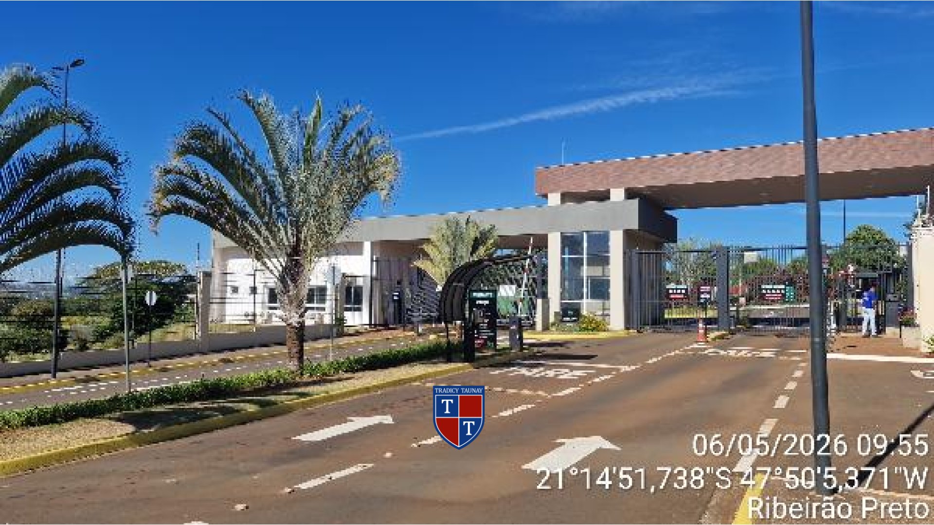 Foto 1 de CASA em LOTEAMENTO TERRAS DE FLORENCA - Imóvel Retomado Caixa