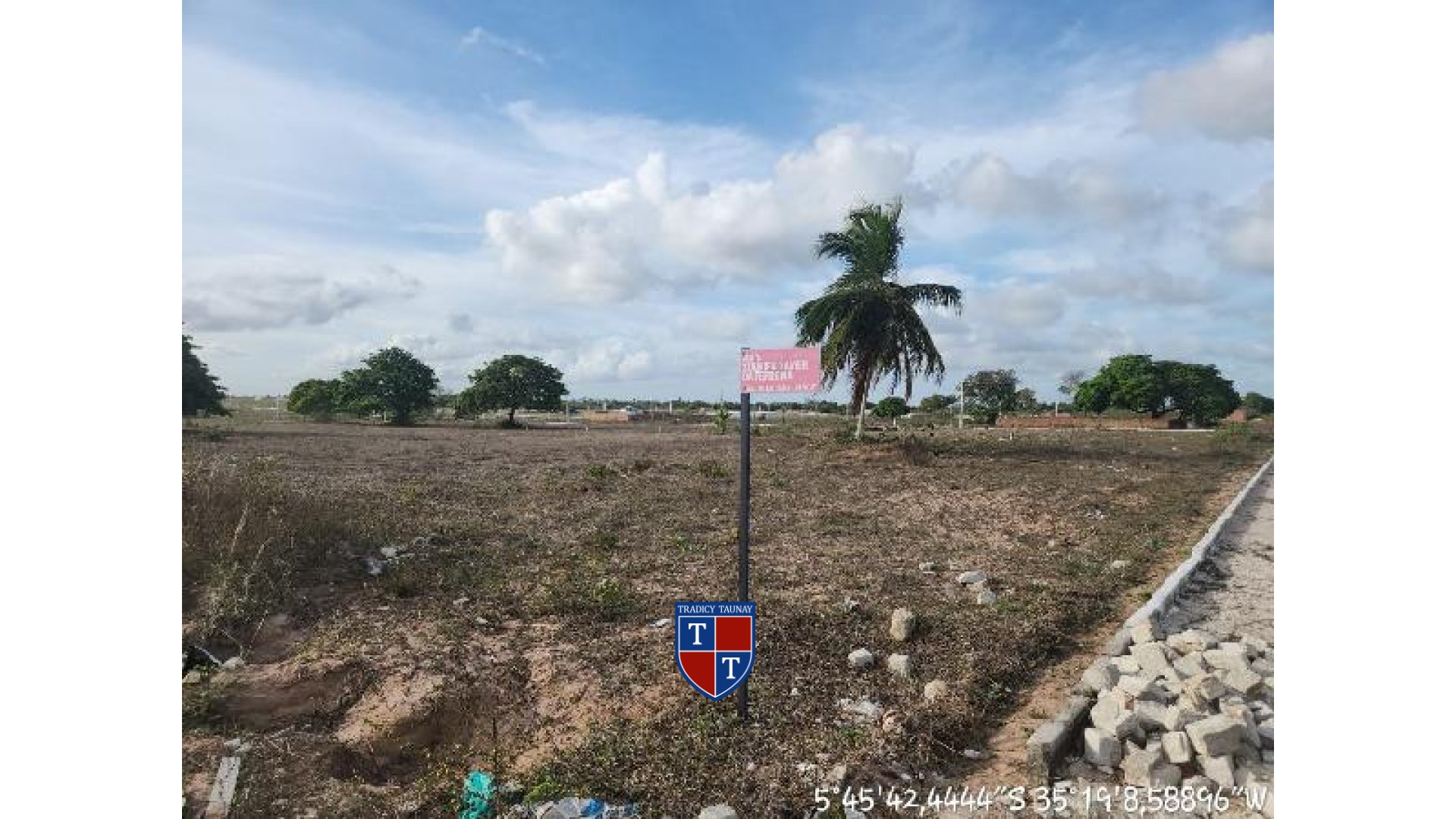 Foto 1 de TERRENO em GUAJIRU - Imóvel Retomado Caixa