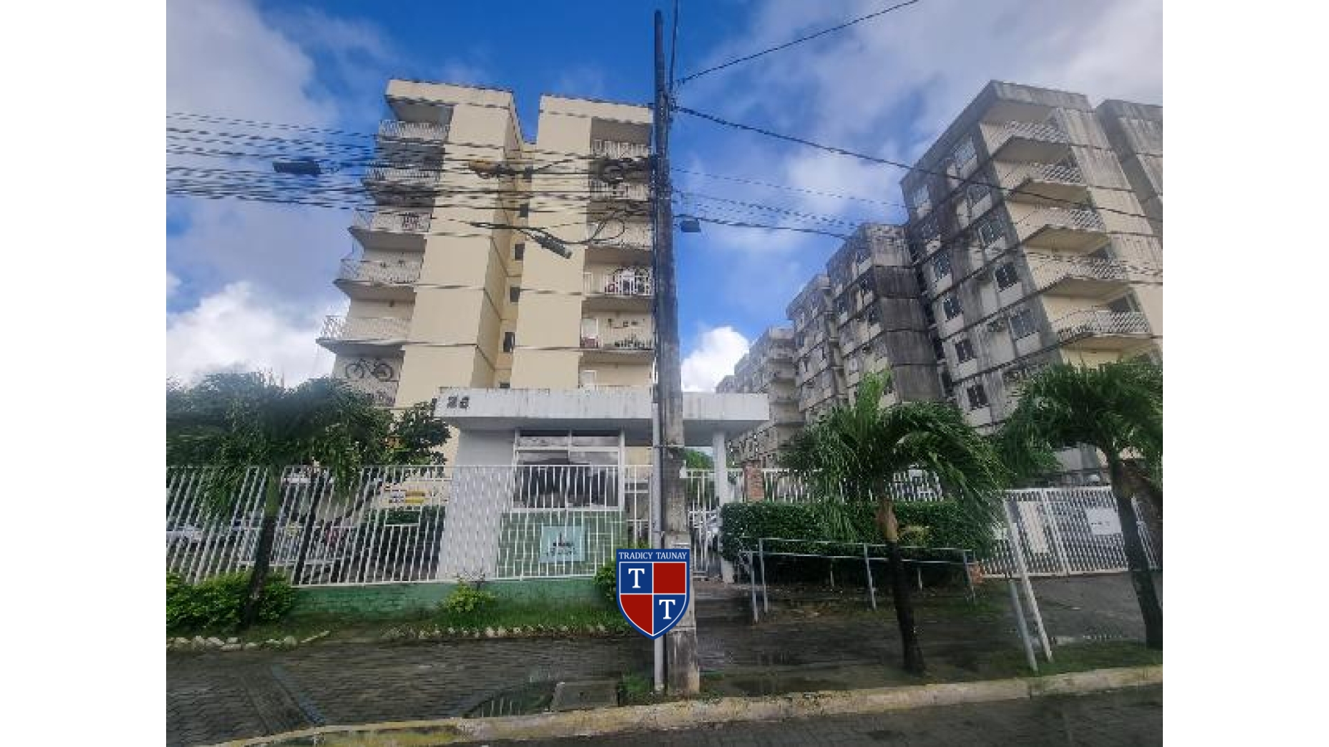 APARTAMENTO em CENTRO