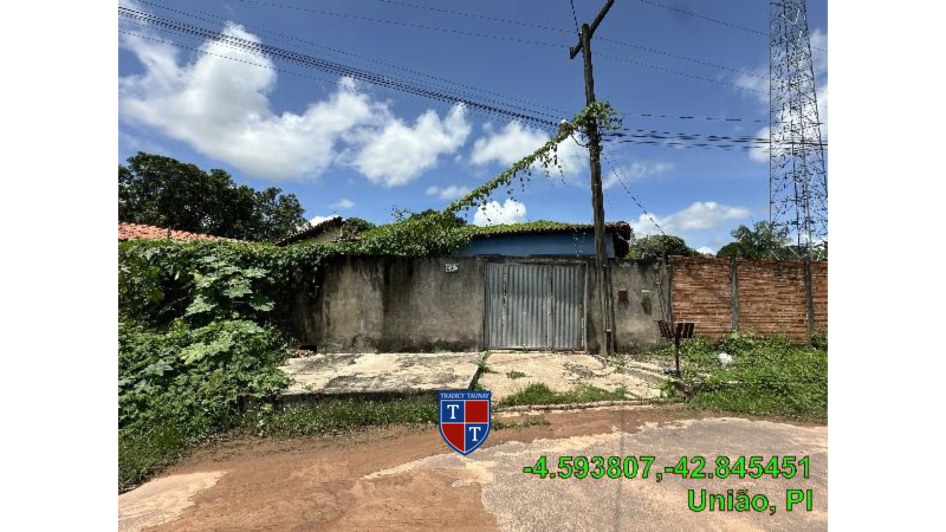 Foto 1 de CASA em BAIRRO COCOS - Imóvel Retomado Caixa
