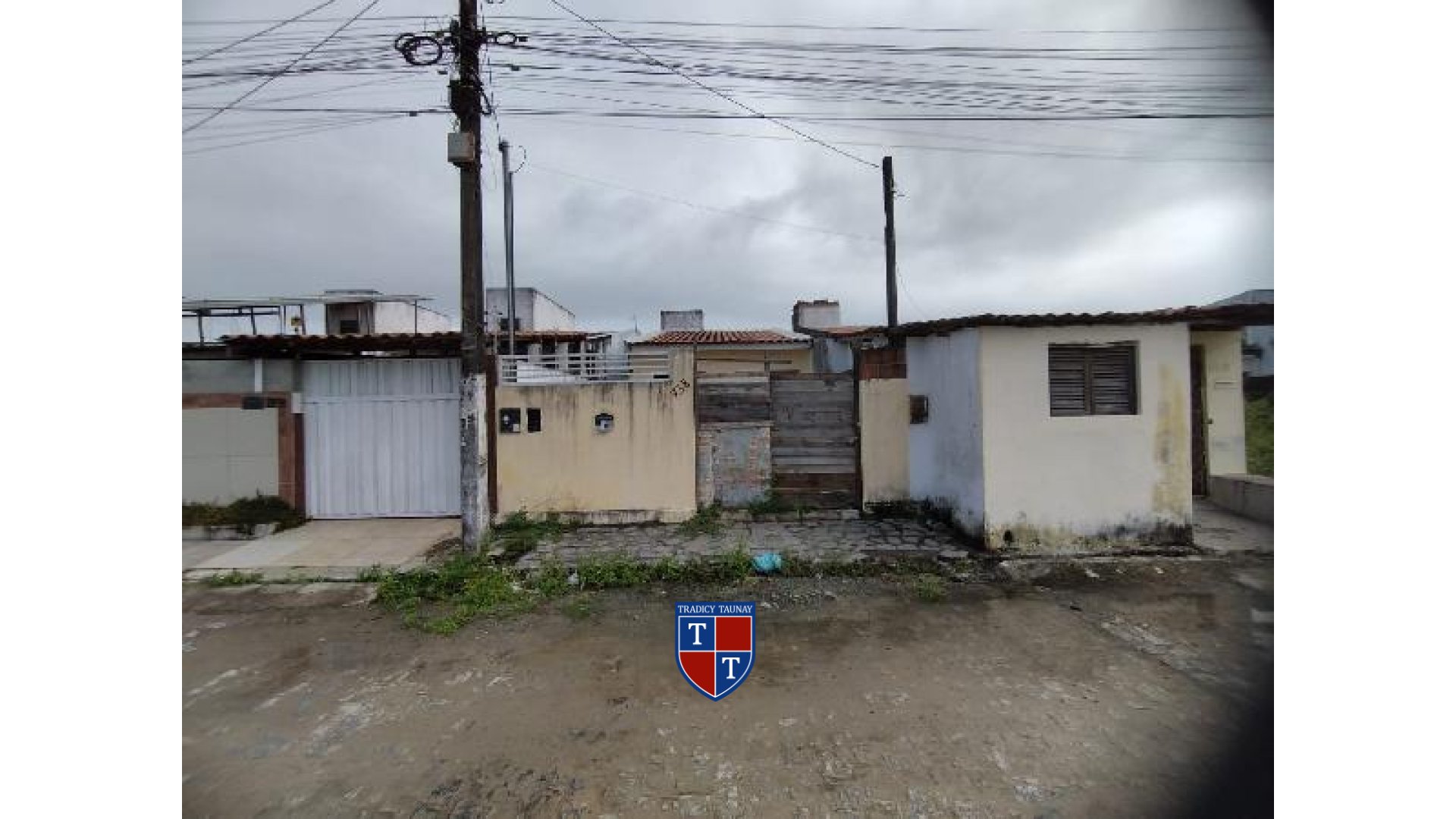 Foto 1 de CASA em COND VITORIA I - Imóvel Retomado Caixa