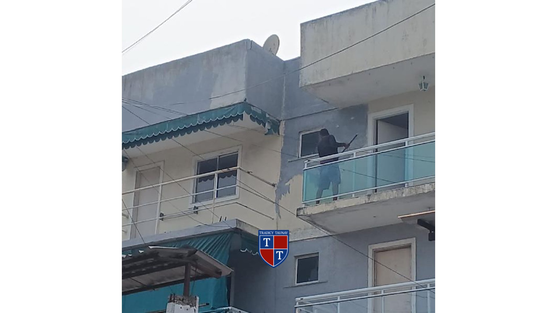 Foto 1 de APARTAMENTO em MONJOLOS - Imóvel Retomado Caixa