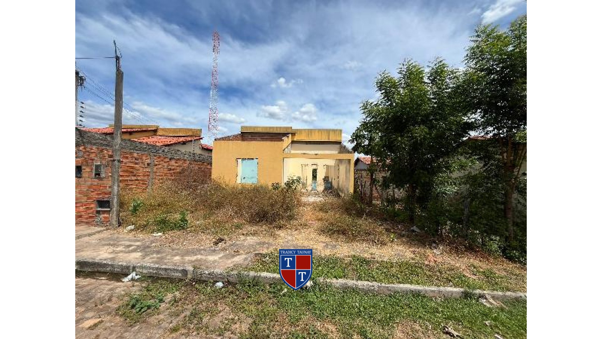 CASA em BAIXA DA EMA