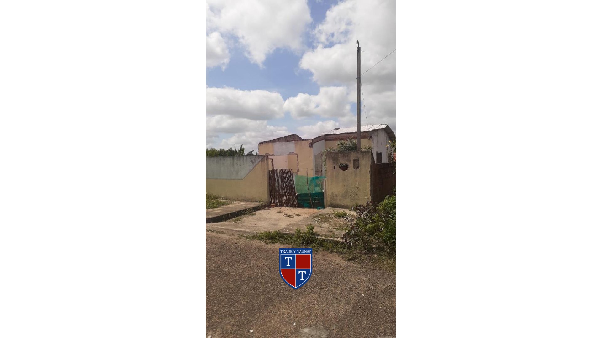 Foto 1 de CASA em BAIRRO PLANALTO - Imóvel Retomado Caixa