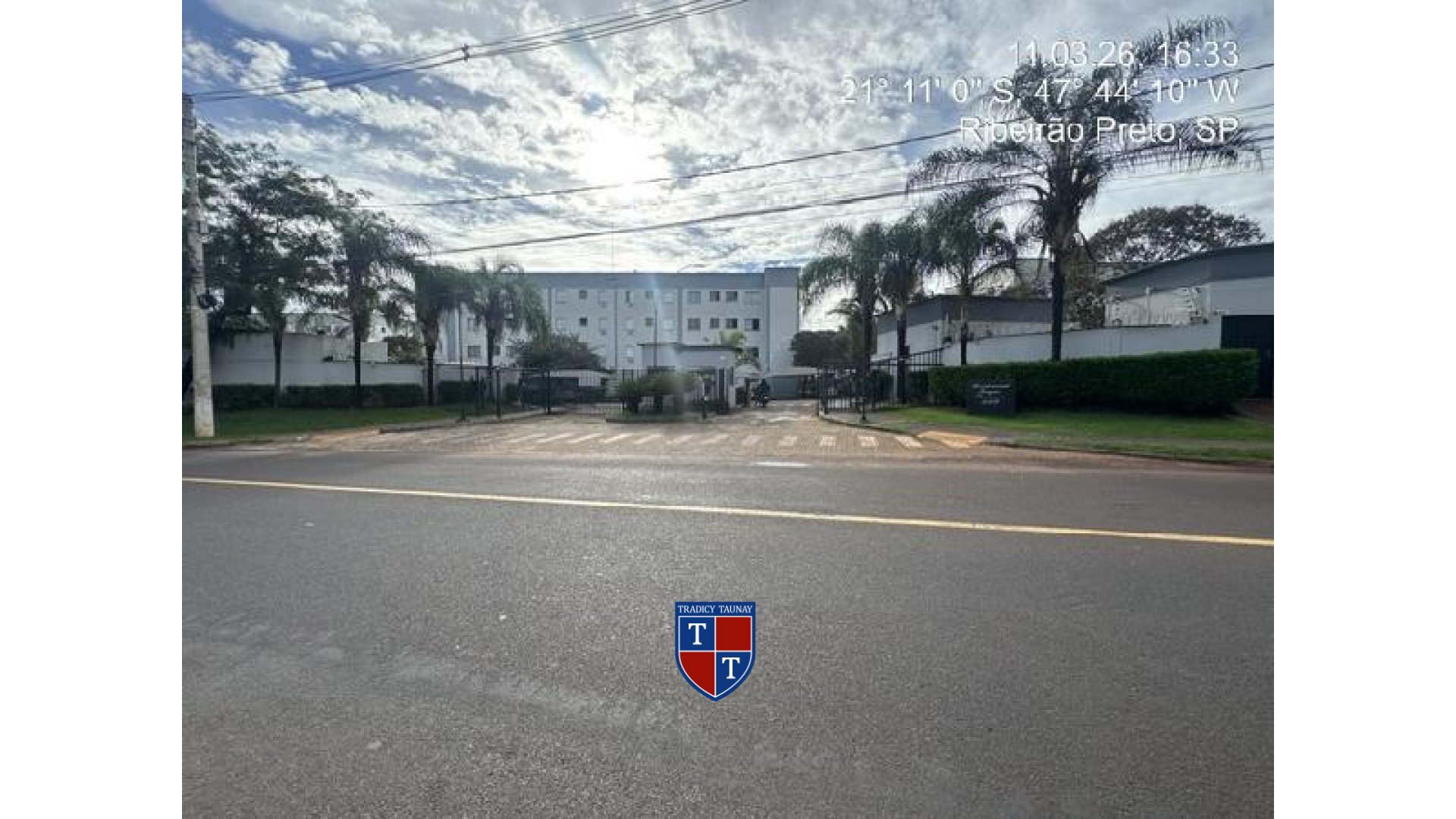 Foto 1 de APARTAMENTO em CONJUNTO HABITACIONAL JARDIM DAS PALMEIR - Imóvel Retomado Caixa