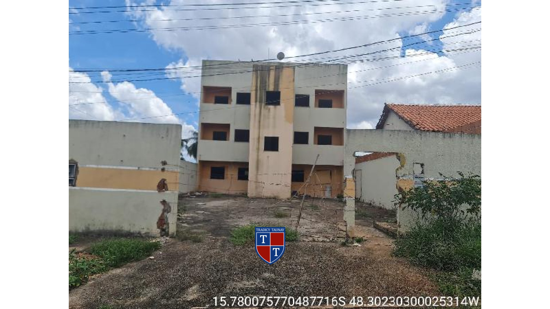Foto 1 de APARTAMENTO em JARDIM SANTA LUCIA - Imóvel Retomado Caixa
