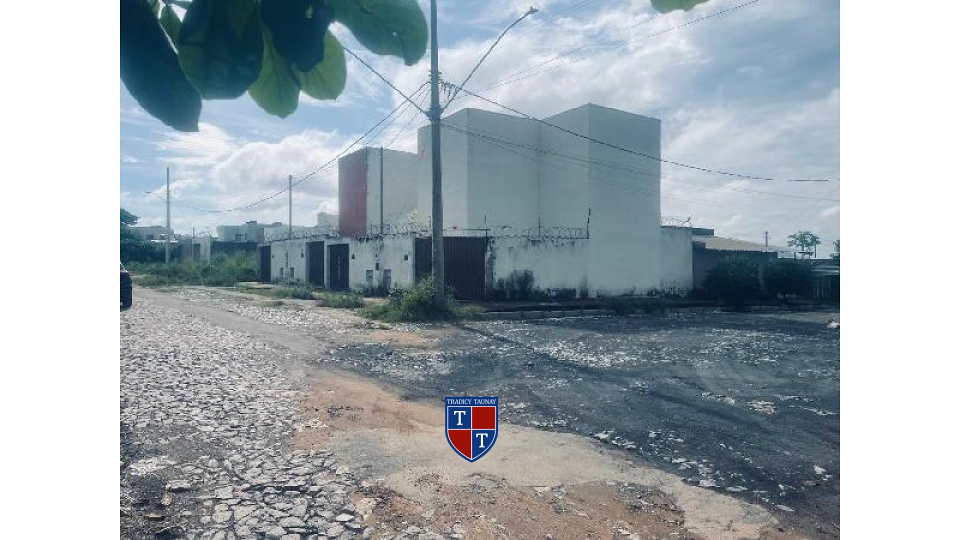 Foto 1 de CASA em JARDIM CANDIDES - Imóvel Retomado Caixa