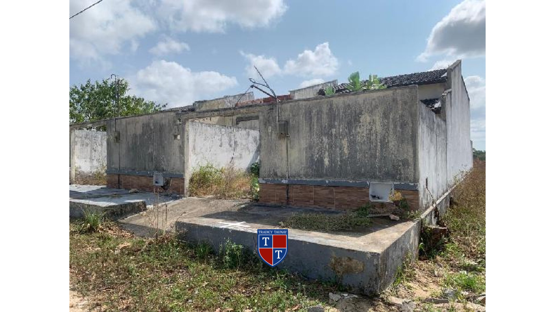 CASA em PEDRA BRANCA