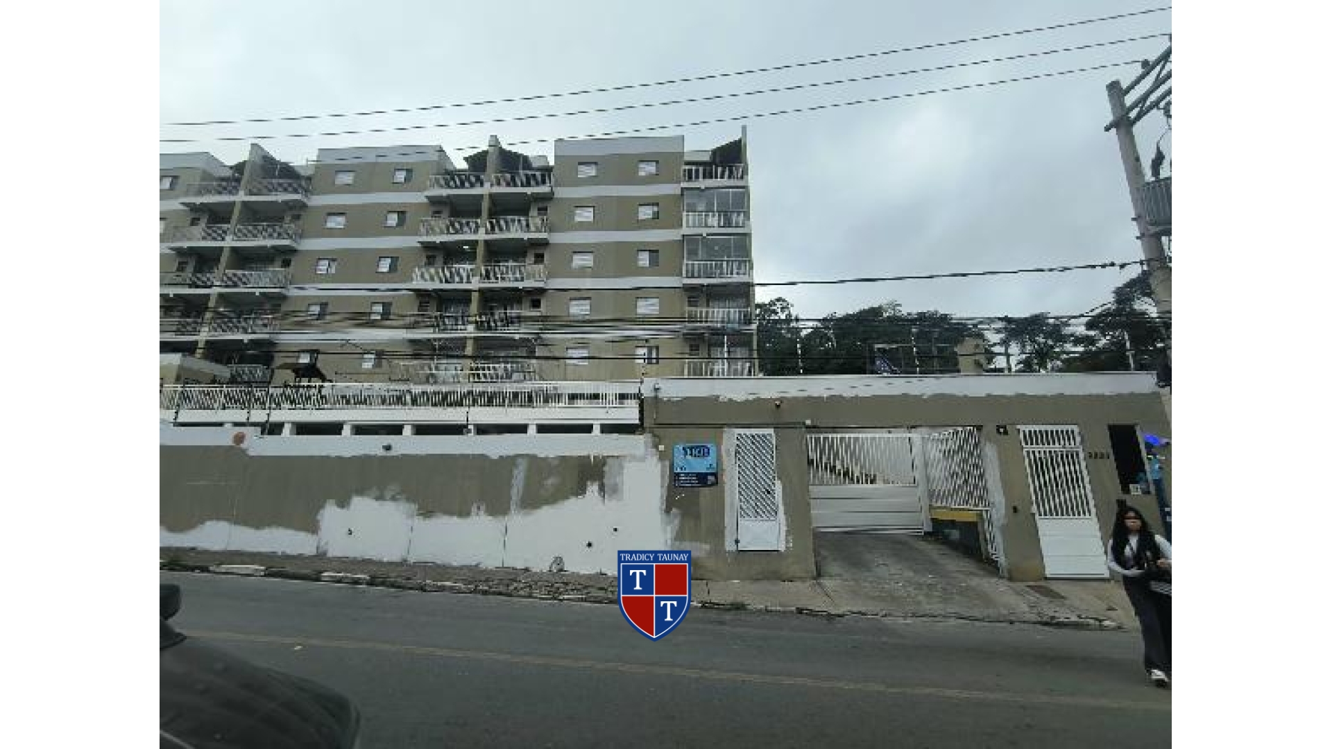 APARTAMENTO em CENTRO