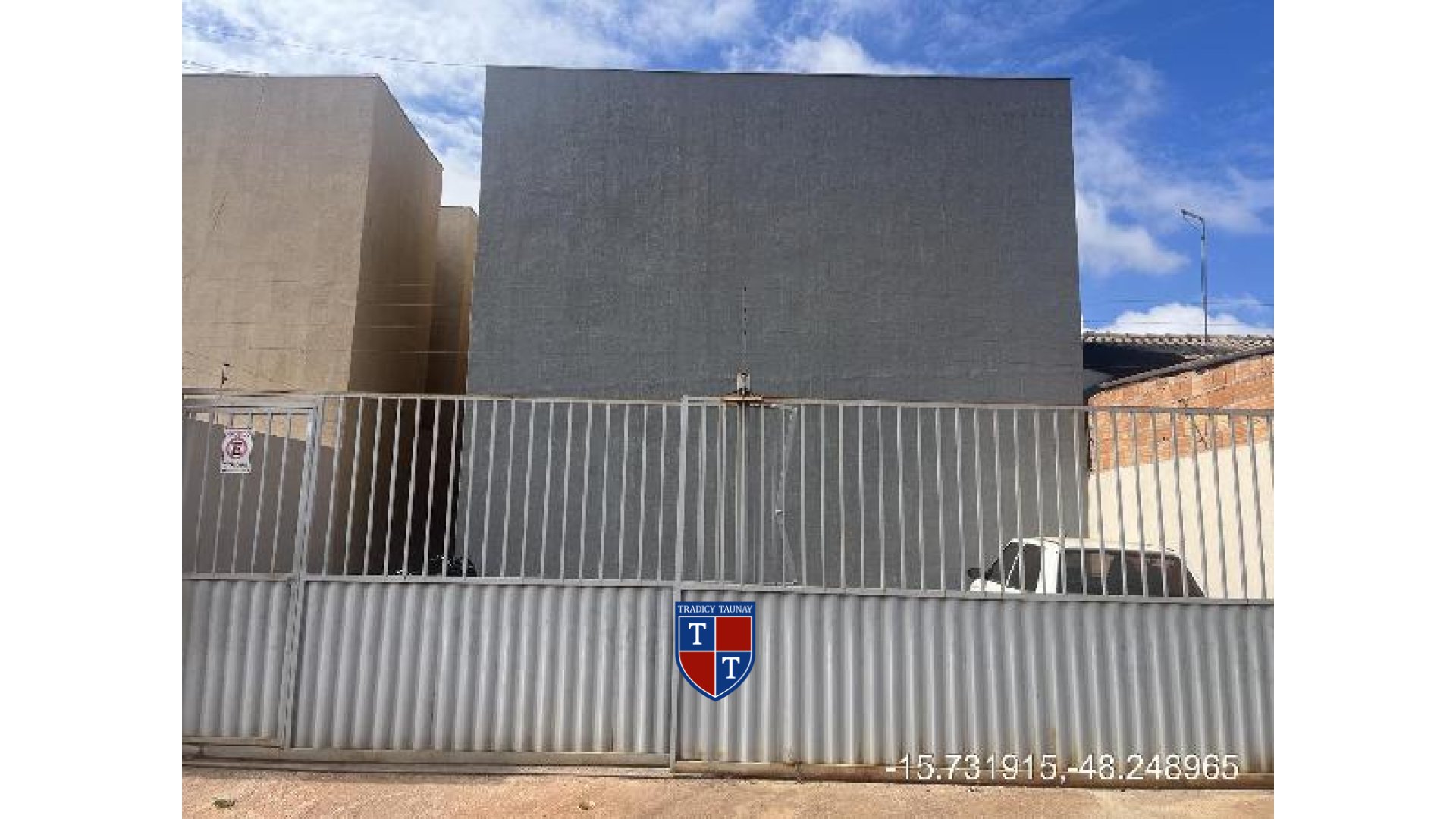 Foto 1 de APARTAMENTO em CHACARAS COIMBRA - Imóvel Retomado Caixa
