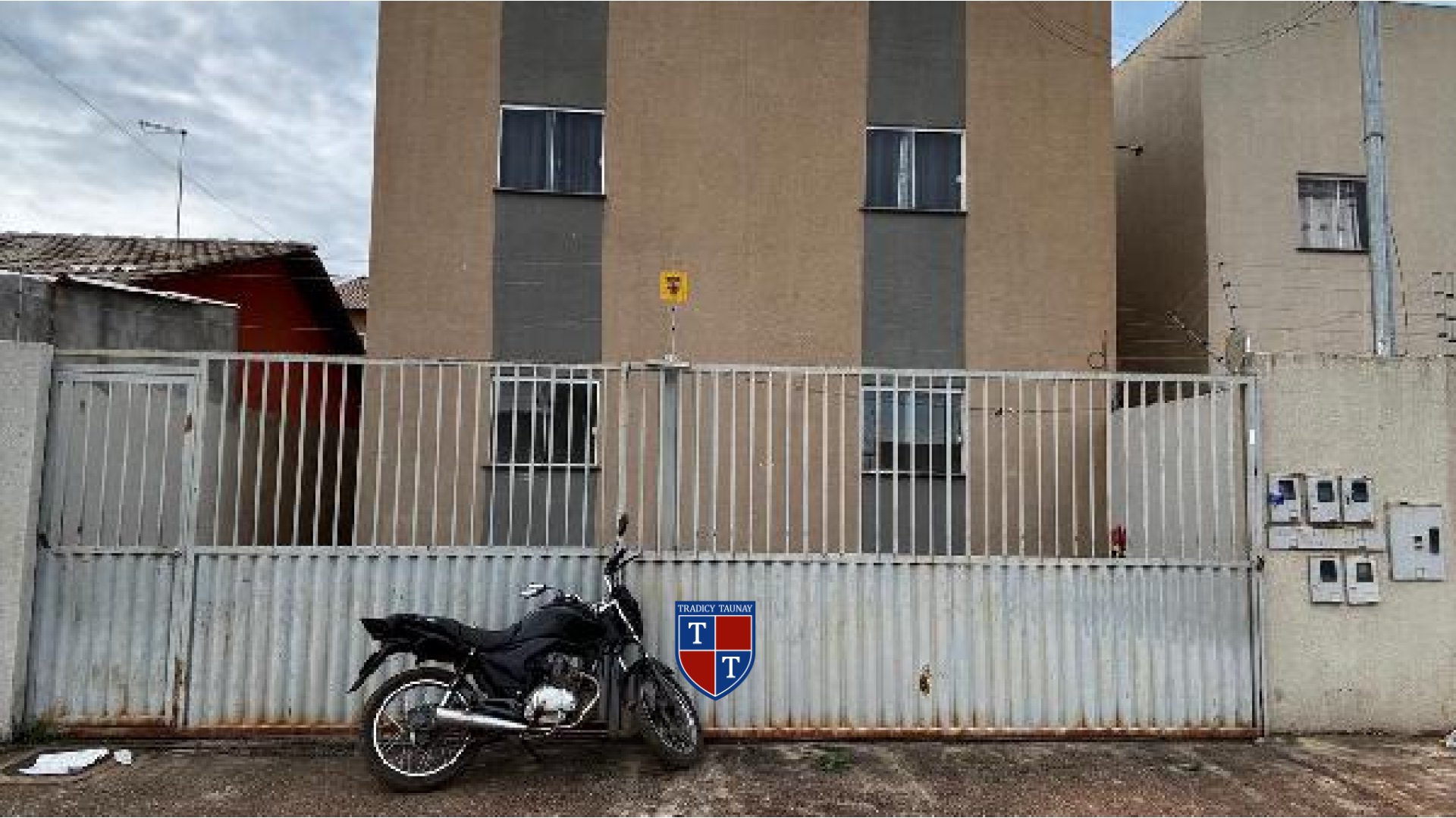 Foto 1 de APARTAMENTO em CHACARAS COIMBRA - Imóvel Retomado Caixa