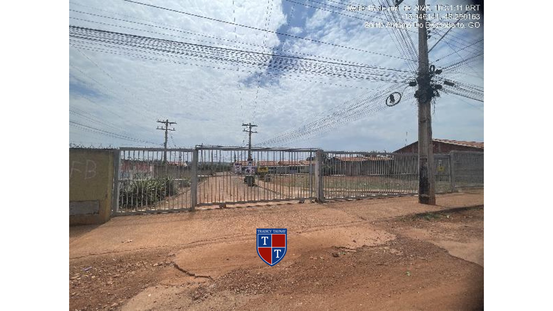 Foto 1 de CASA em FAZENDA CAPOEIRINHA - Imóvel Retomado Caixa