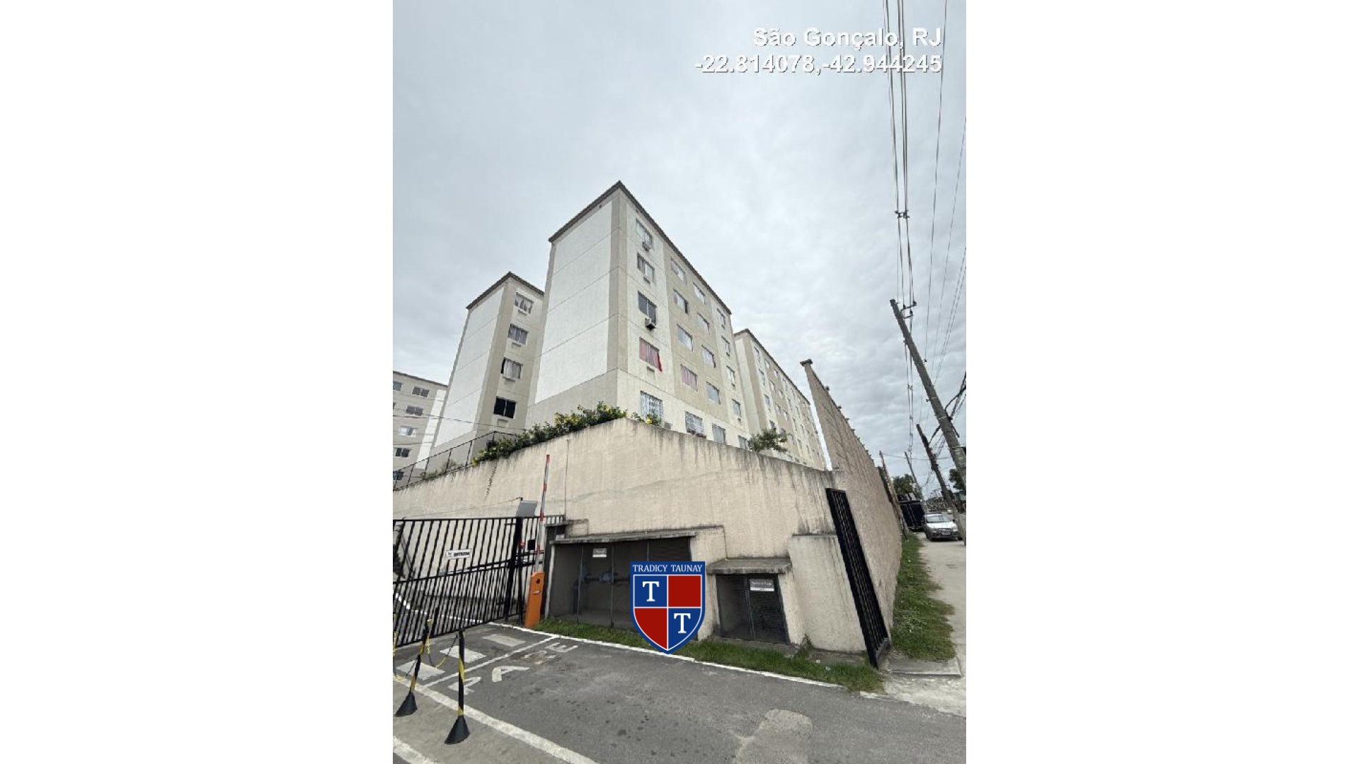 Foto 1 de APARTAMENTO em MONJOLOS - Imóvel Retomado Caixa