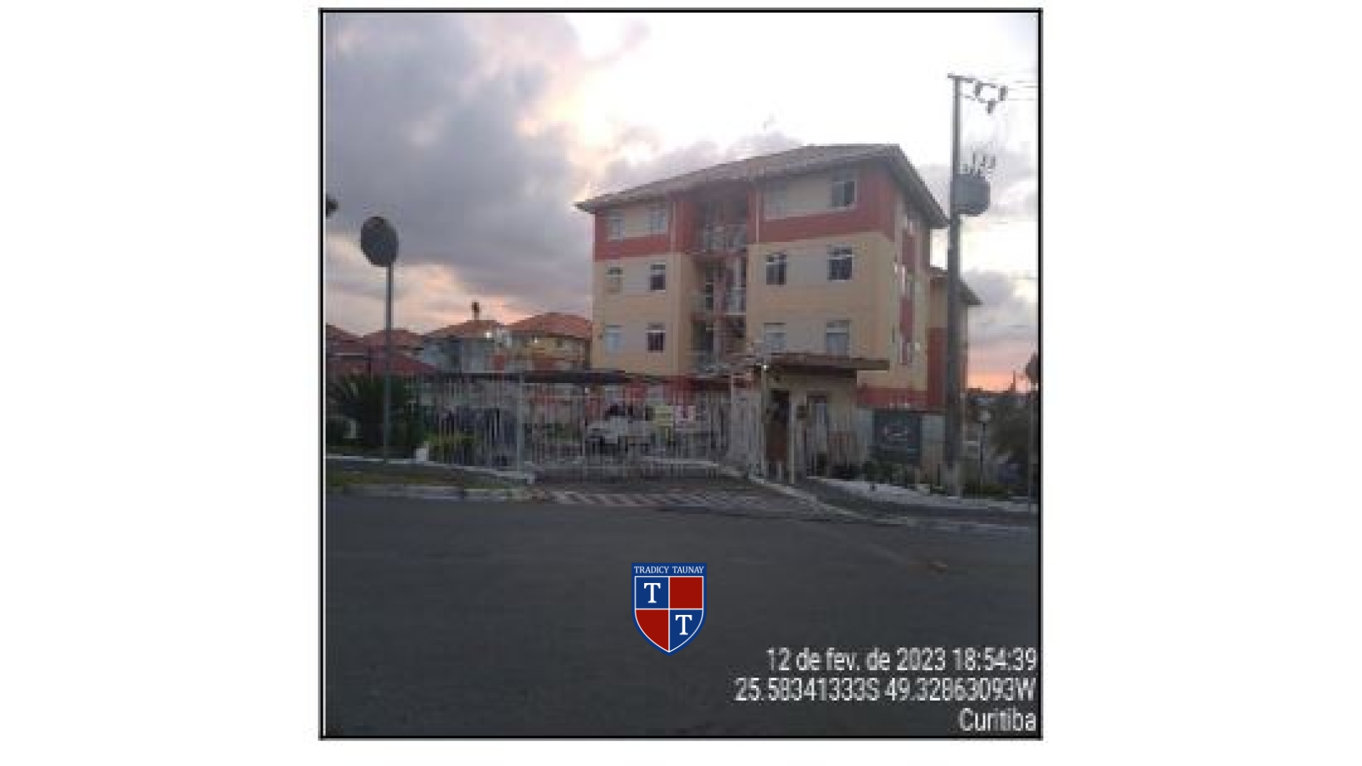 APARTAMENTO em CAMPO DE SANTANA
