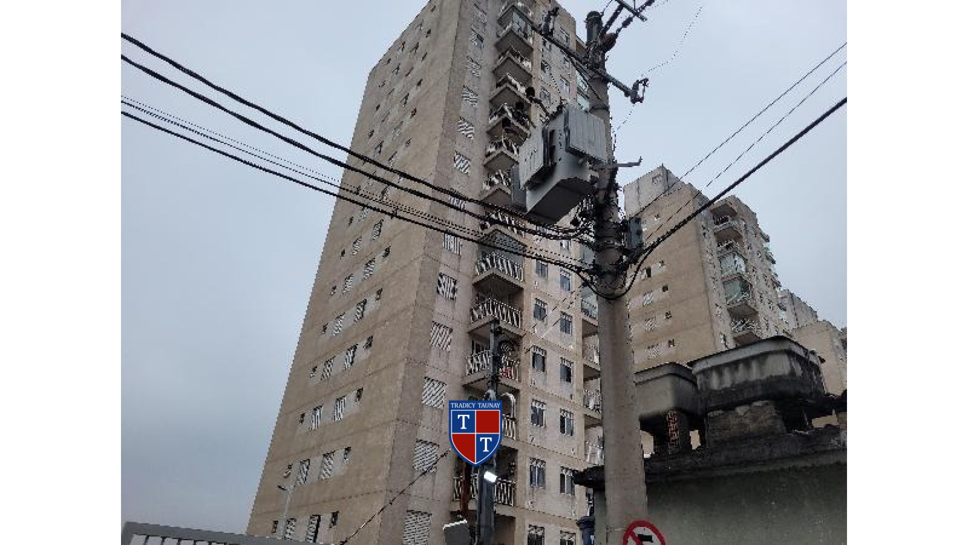 APARTAMENTO em VILA SILVIANA