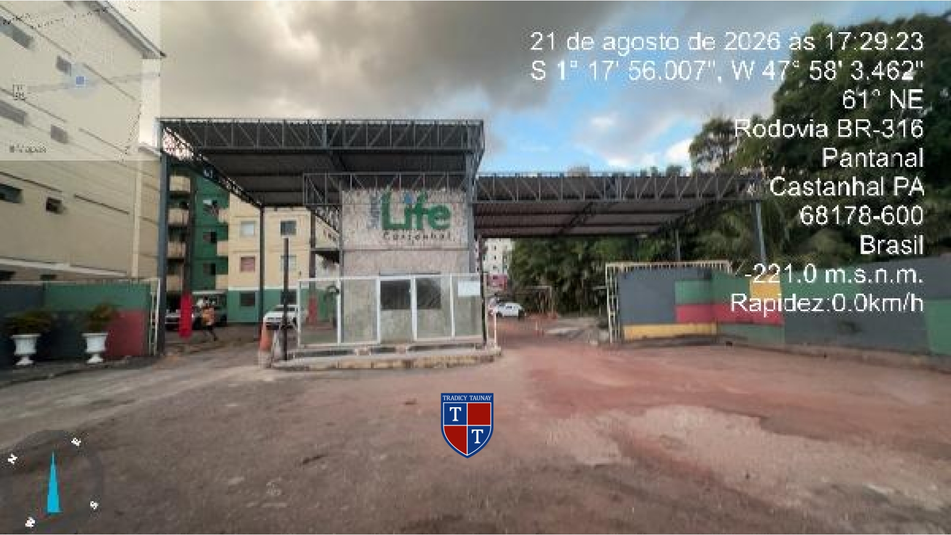 APARTAMENTO em TITANLANDIA