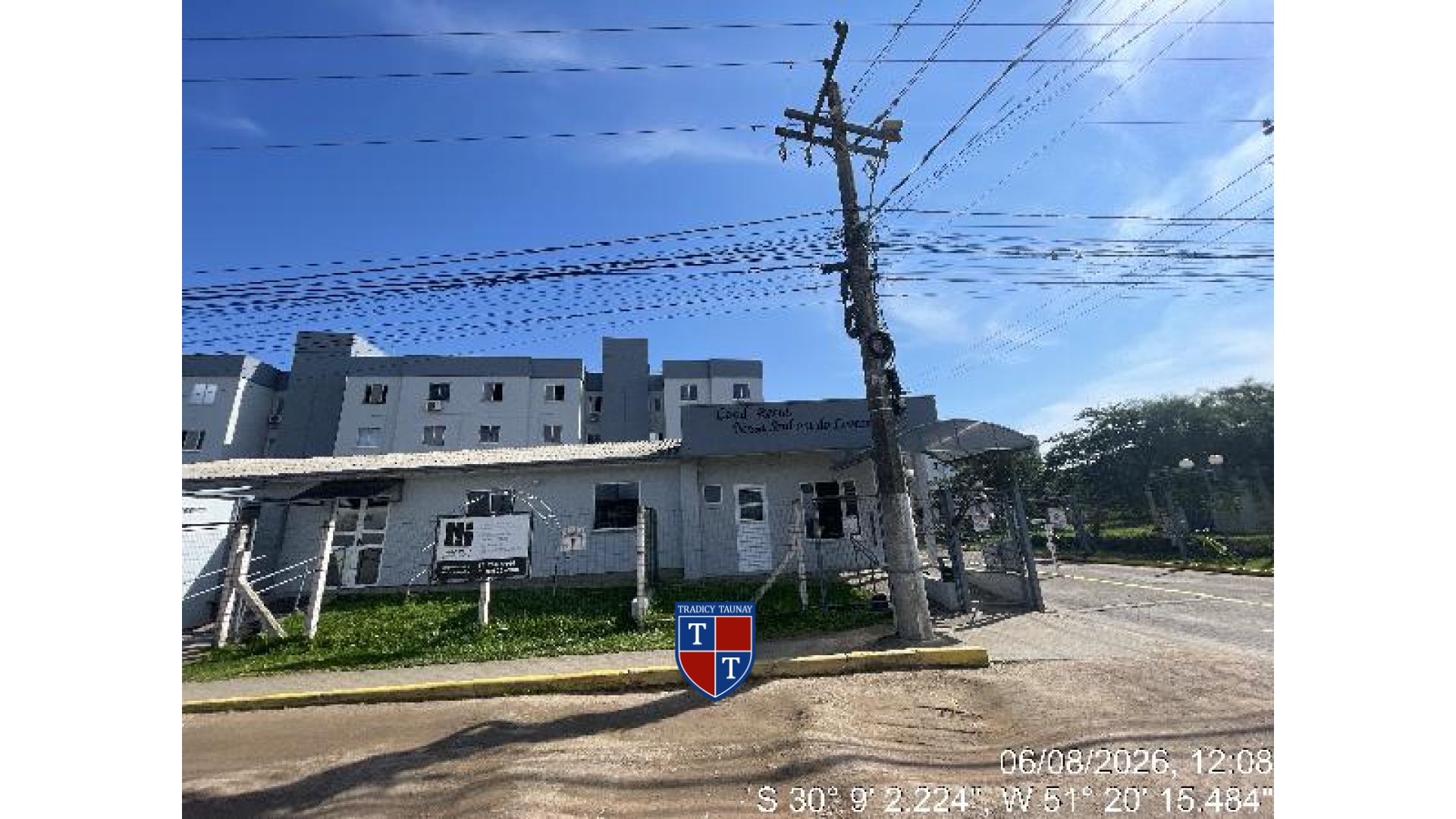 APARTAMENTO em JARDIM IOLANDA