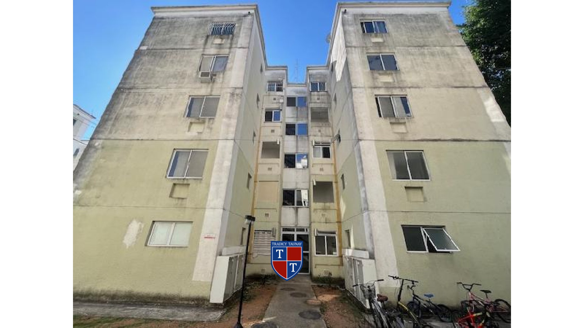 APARTAMENTO em SANTA CRUZ