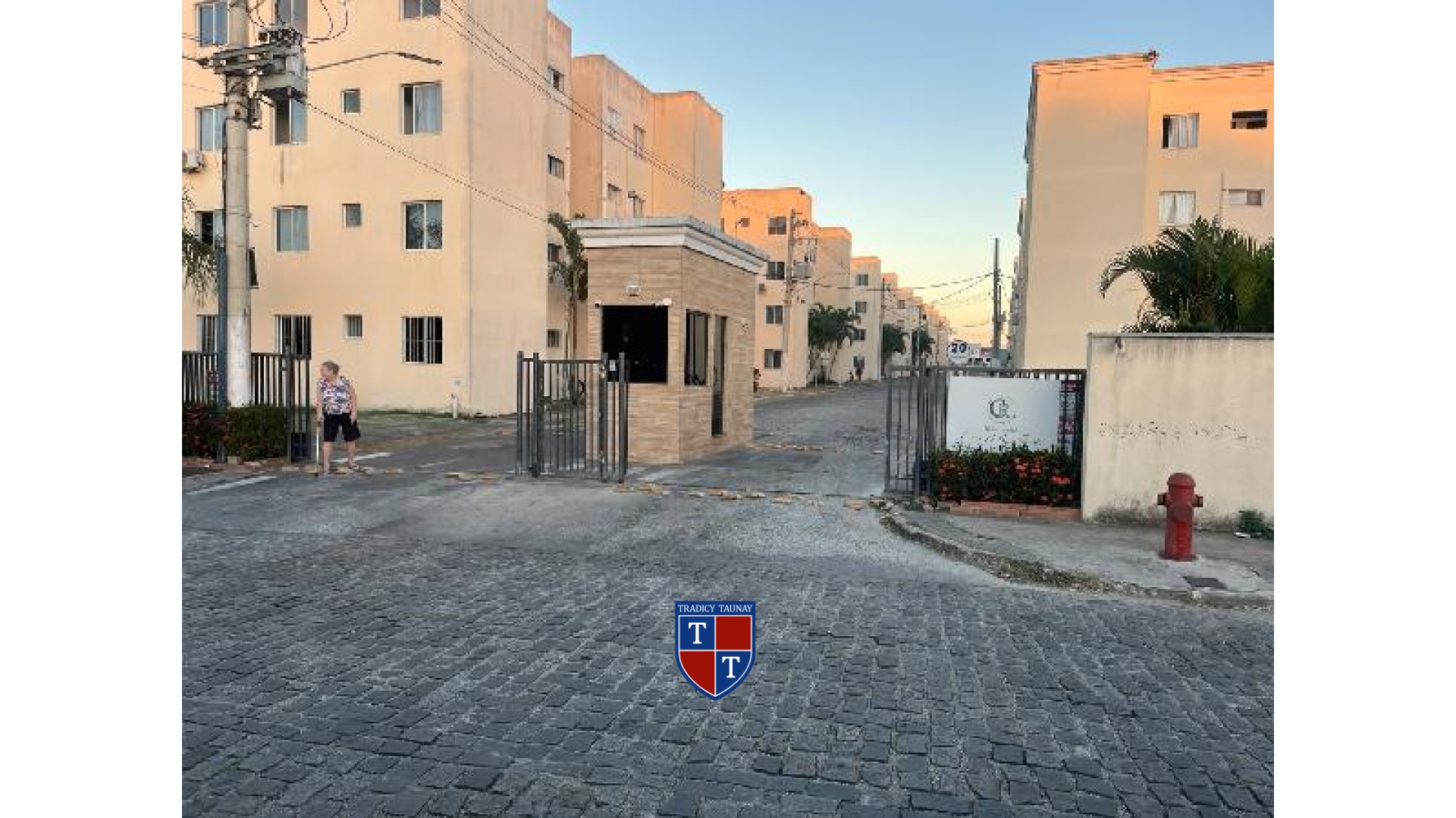 APARTAMENTO em PARQUE JOQUEI CLUB