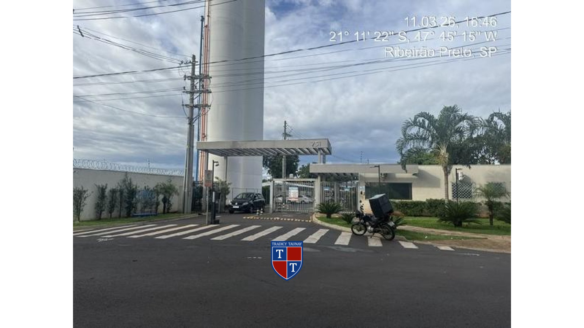 Foto 1 de APARTAMENTO em JARDIM INTERLAGOS - Imóvel Retomado Caixa