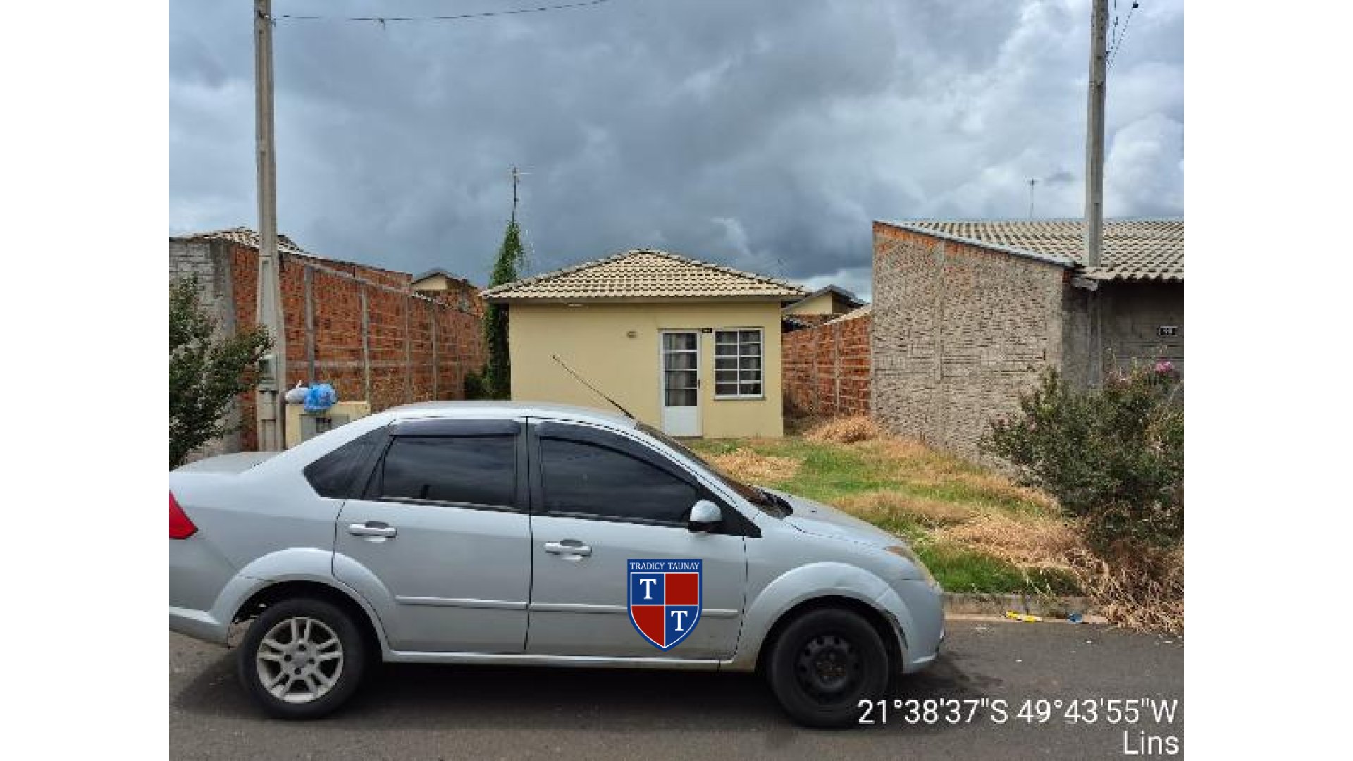 Foto 1 de CASA em CONJUNTO HABITACIONAL FRANCISCO JOSE DE - Imóvel Retomado Caixa
