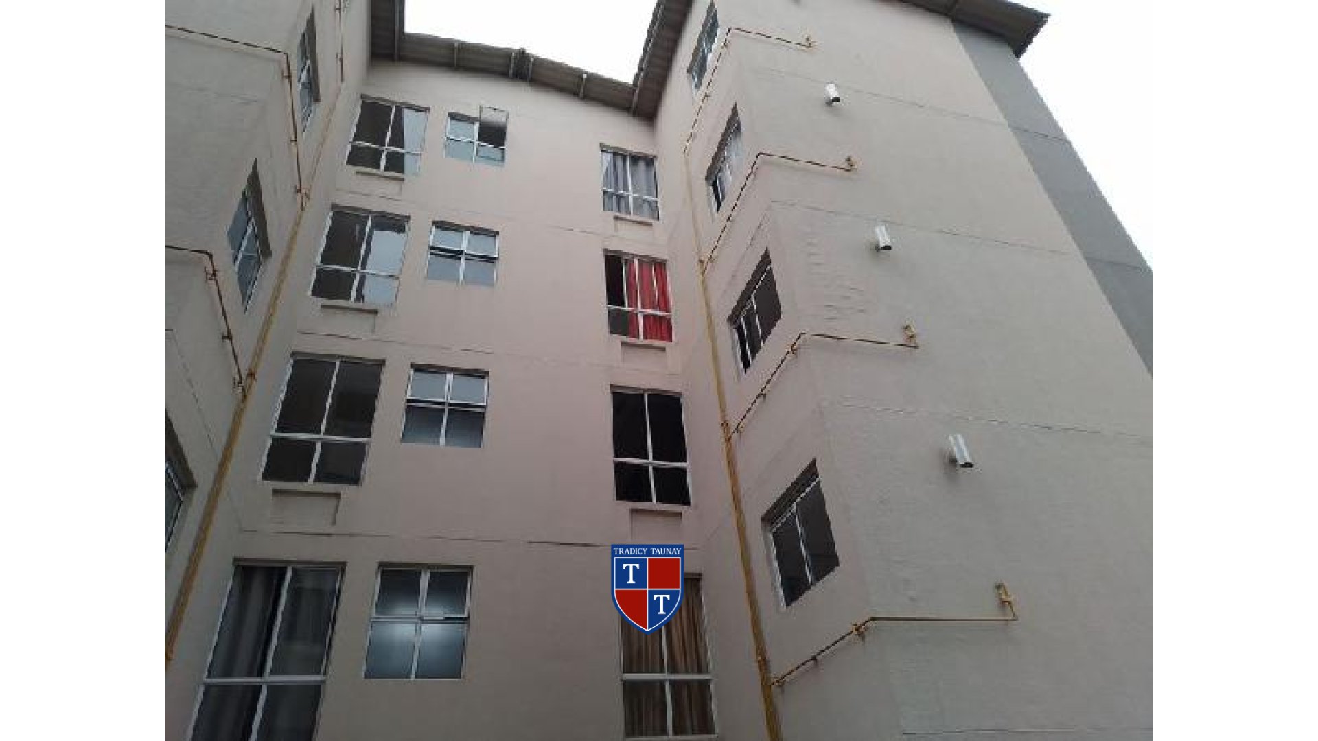 APARTAMENTO em SANTA CRUZ