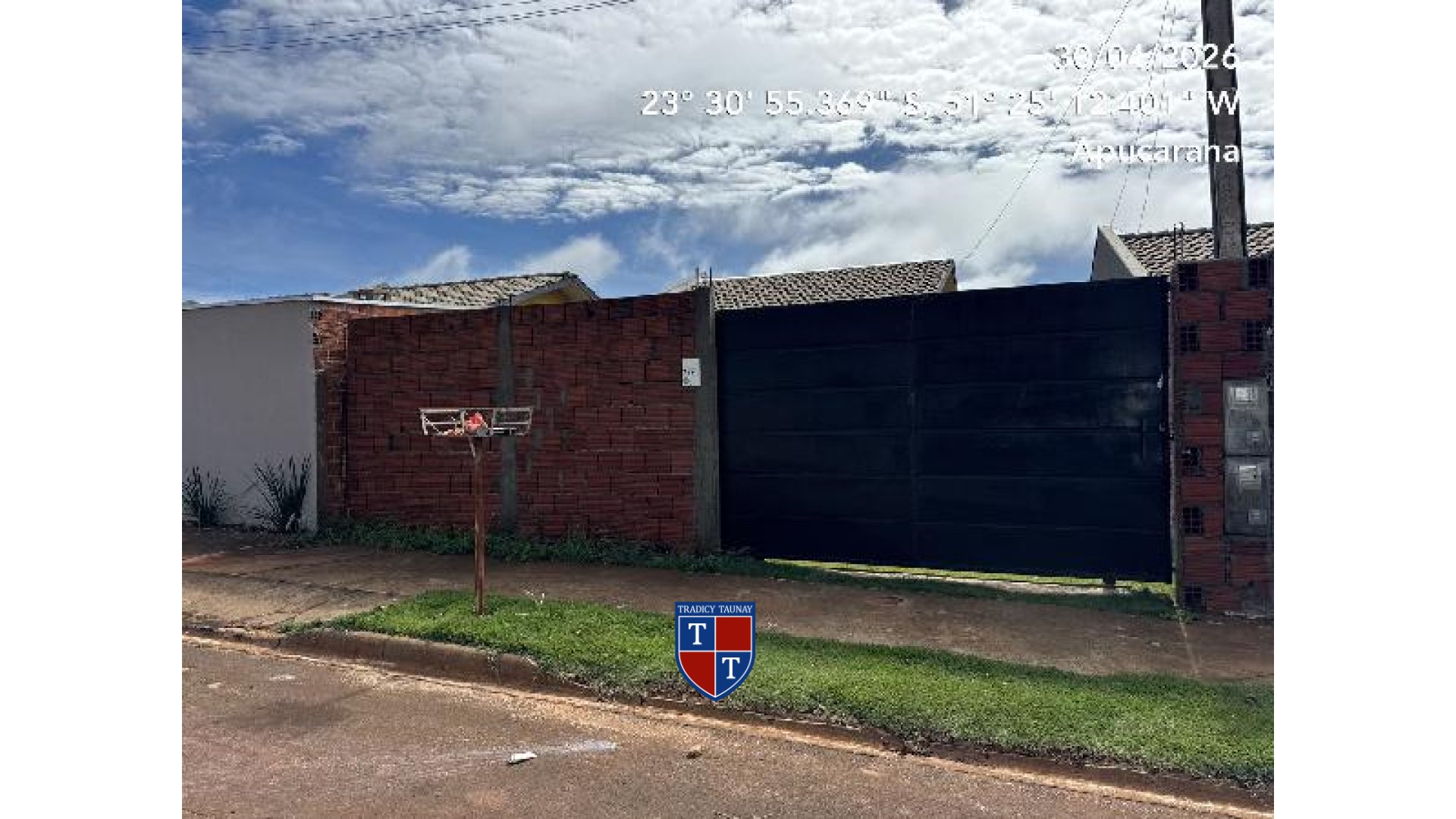 Foto 1 de CASA em CONJUNTO HABITACIONAL SOLO SAGRADO - Imóvel Retomado Caixa