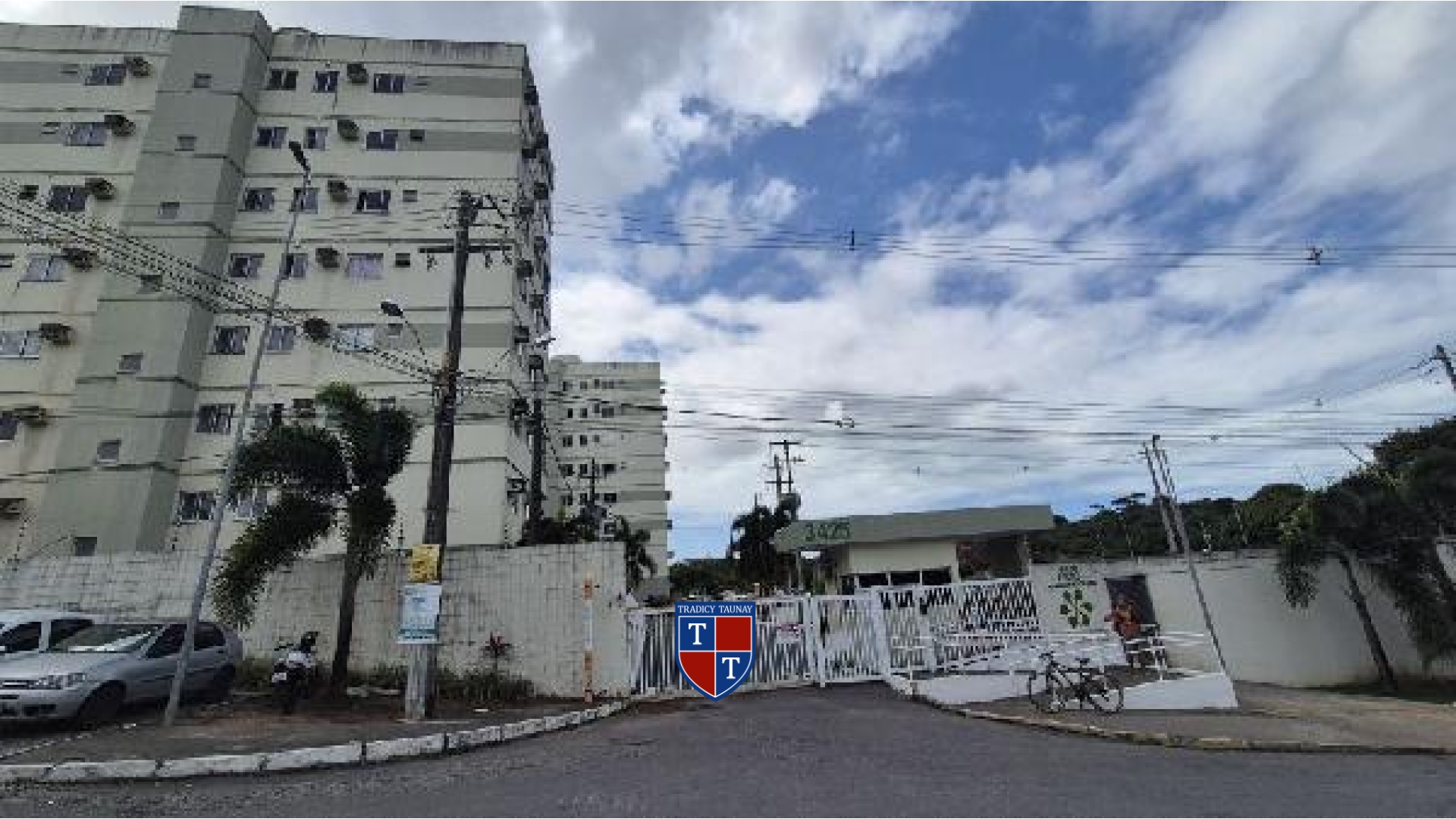APARTAMENTO em CENTRO