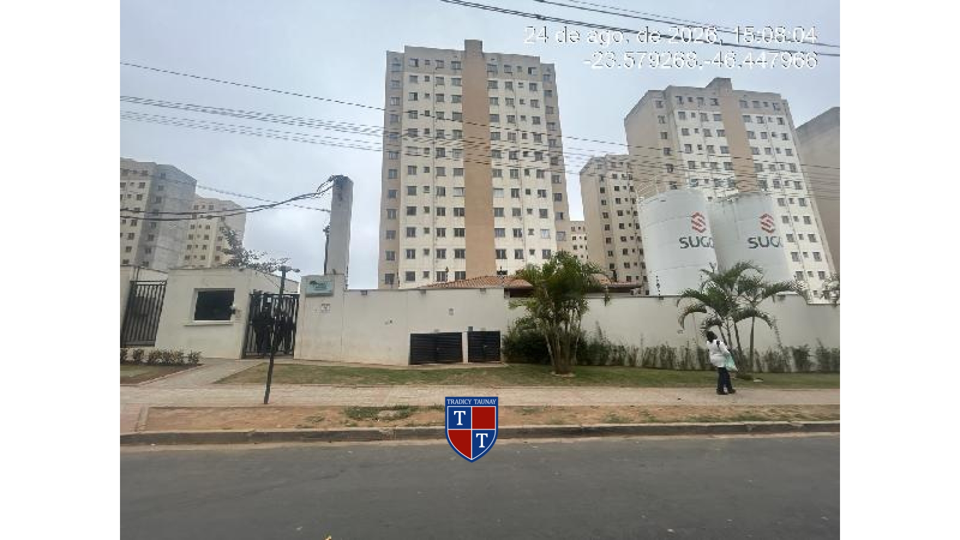 APARTAMENTO em VILA CARMOZINA