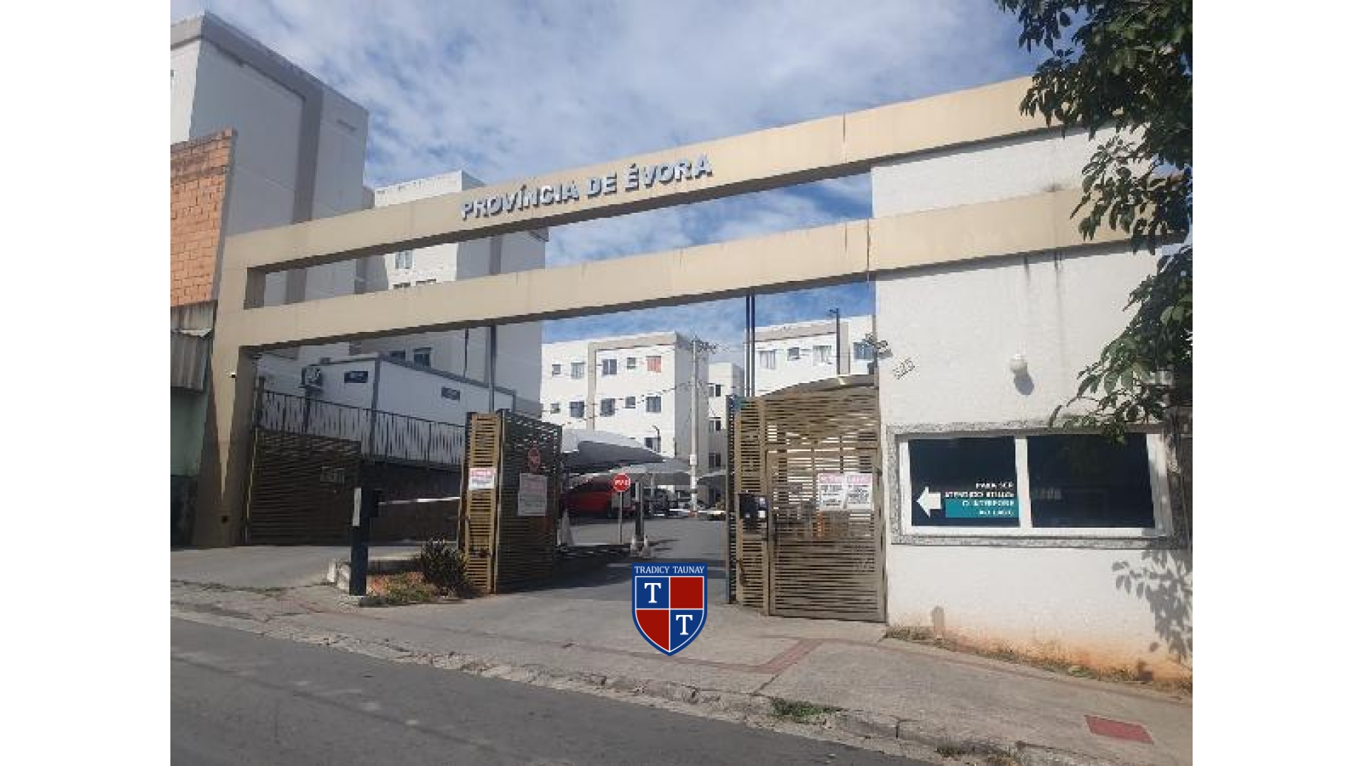 APARTAMENTO em JUSTINOPOLIS