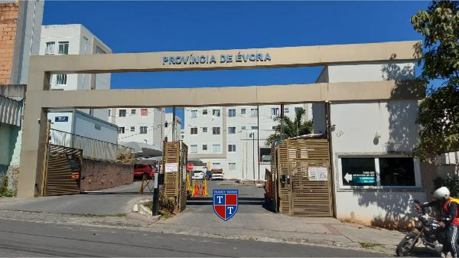 APARTAMENTO em JUSTINOPOLIS