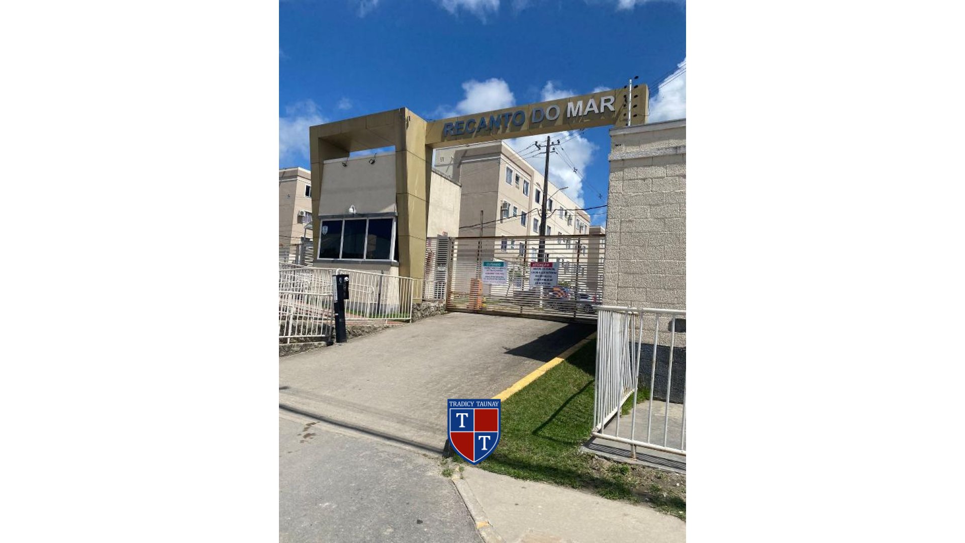 APARTAMENTO em CANDEIAS