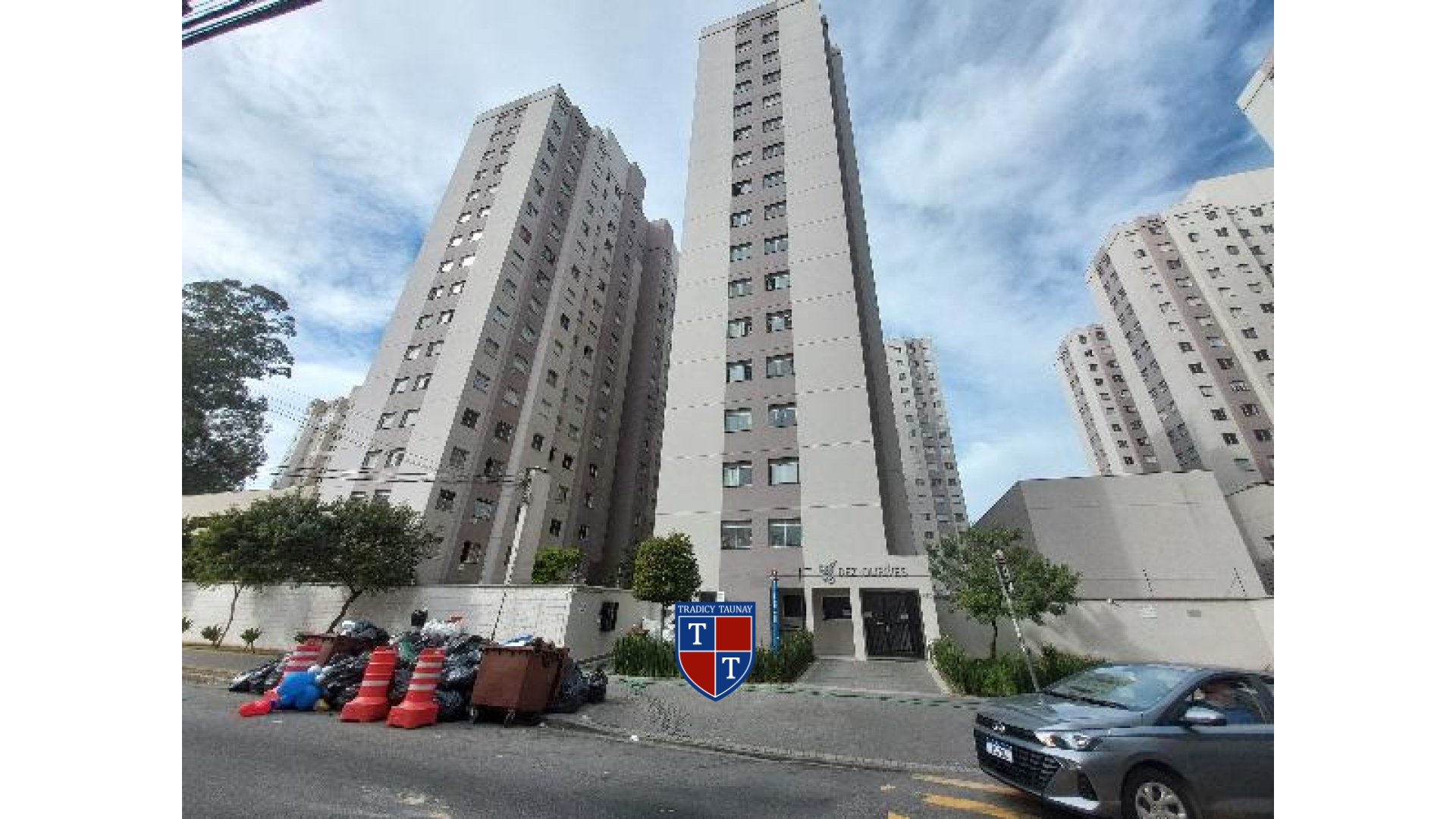 APARTAMENTO em PARQUE BRISTOL