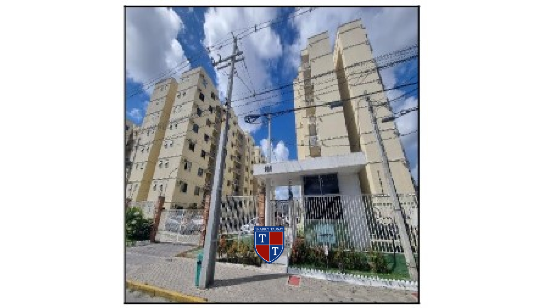 APARTAMENTO em CENTRO