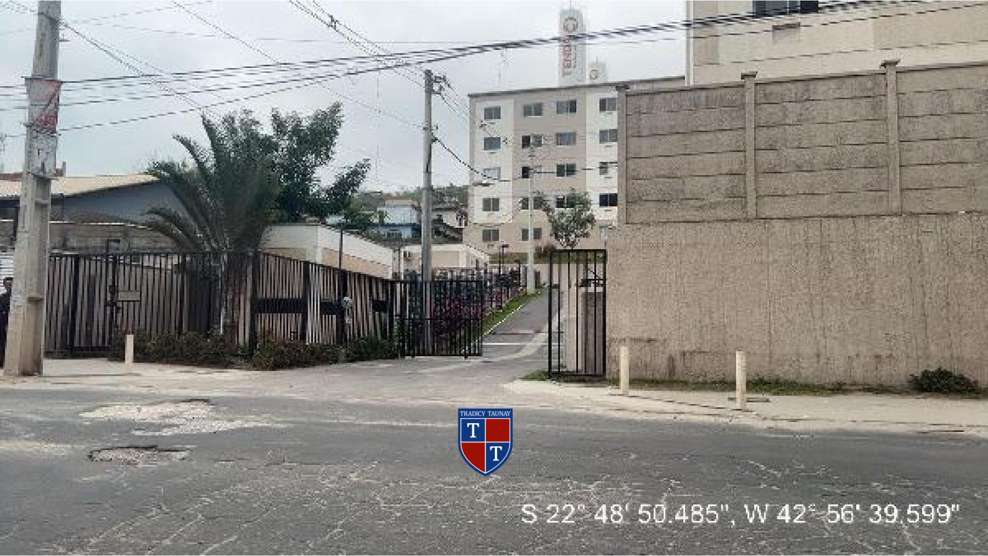 Foto 1 de APARTAMENTO em MONJOLOS - Imóvel Retomado Caixa