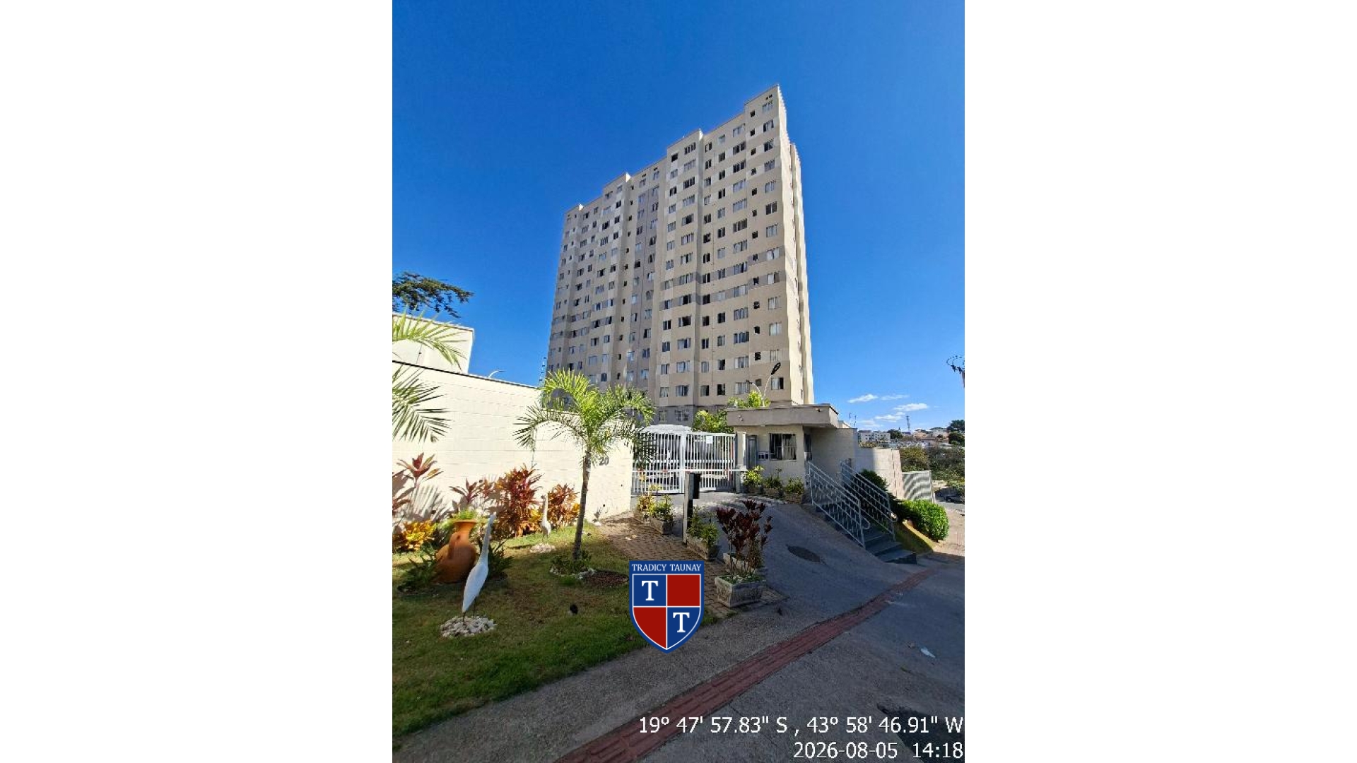 APARTAMENTO em MANTIQUEIRA