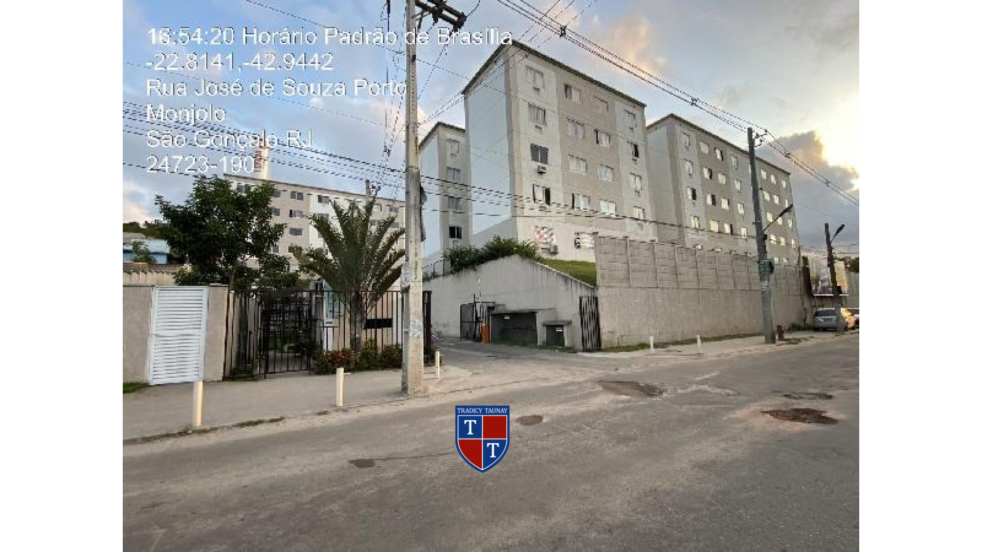 Foto 1 de APARTAMENTO em MONJOLOS - Imóvel Retomado Caixa