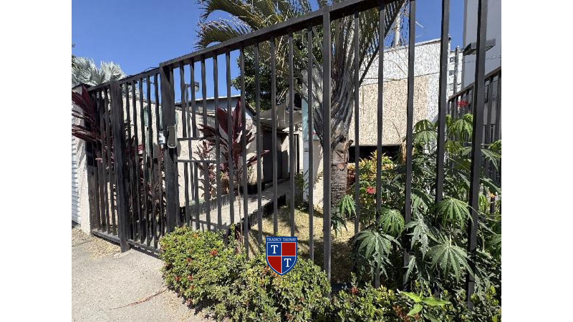 APARTAMENTO em MONJOLOS