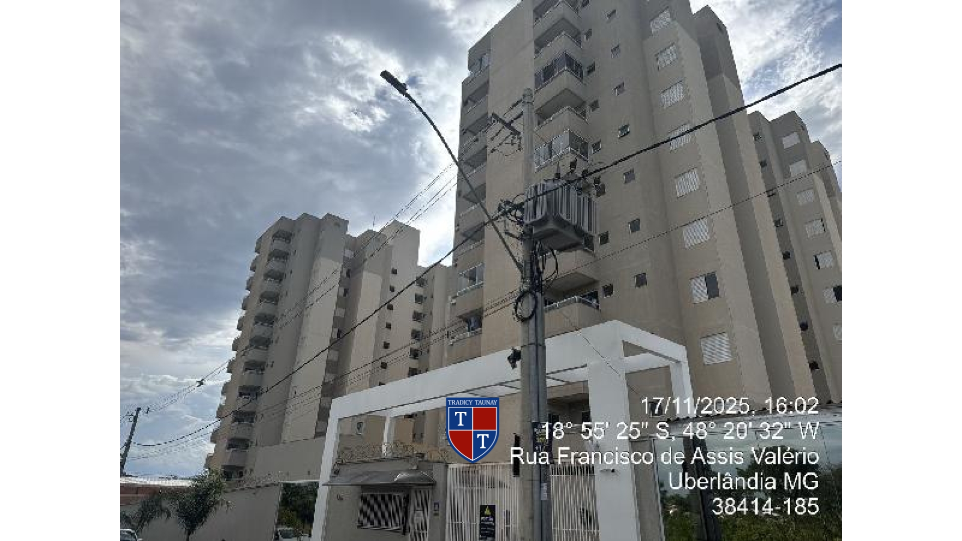 APARTAMENTO em LOTEAMENTO LUIZOTE DE FREITAS IV