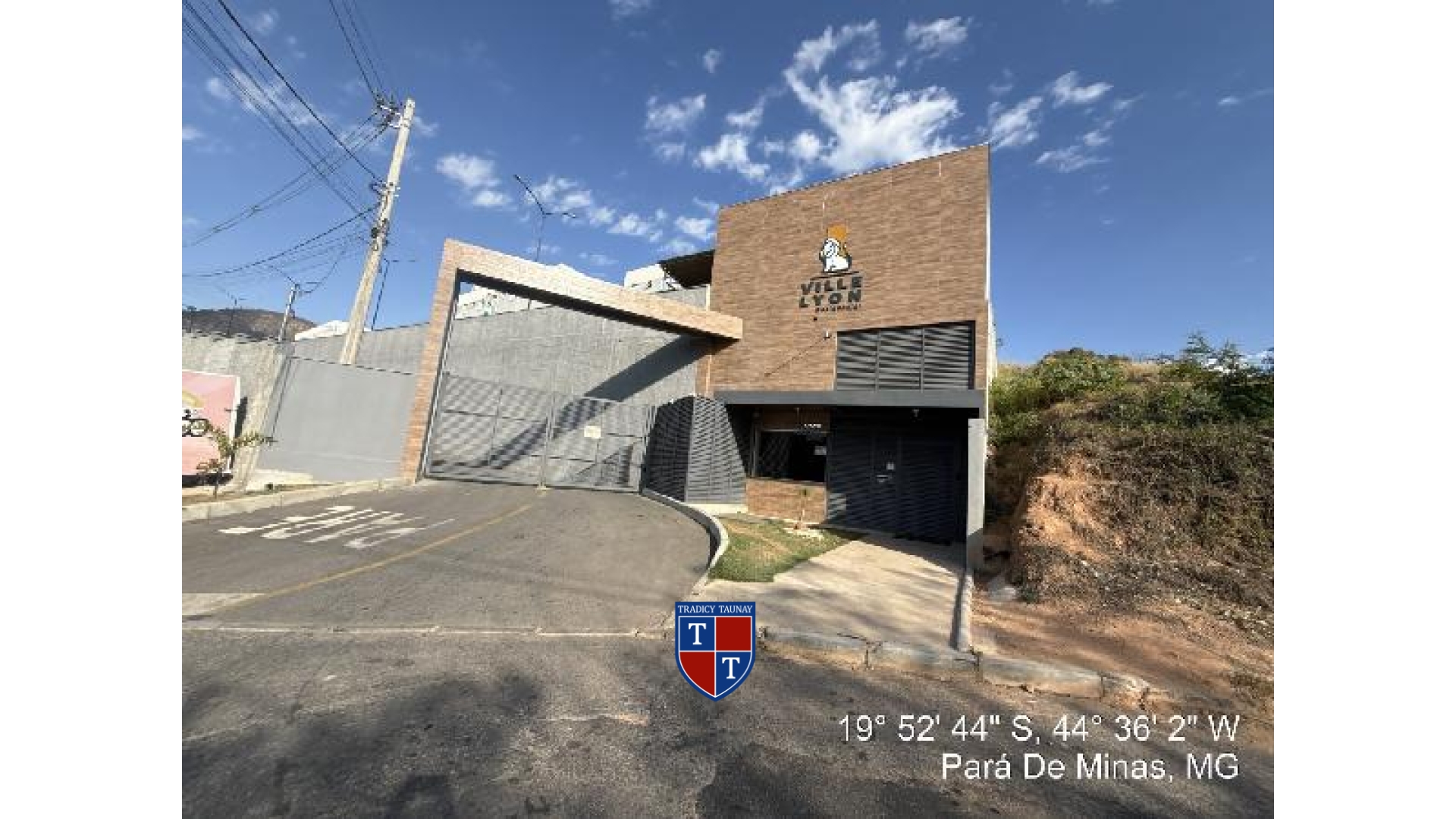 APARTAMENTO em VILA ROMUALDO PEREIRA