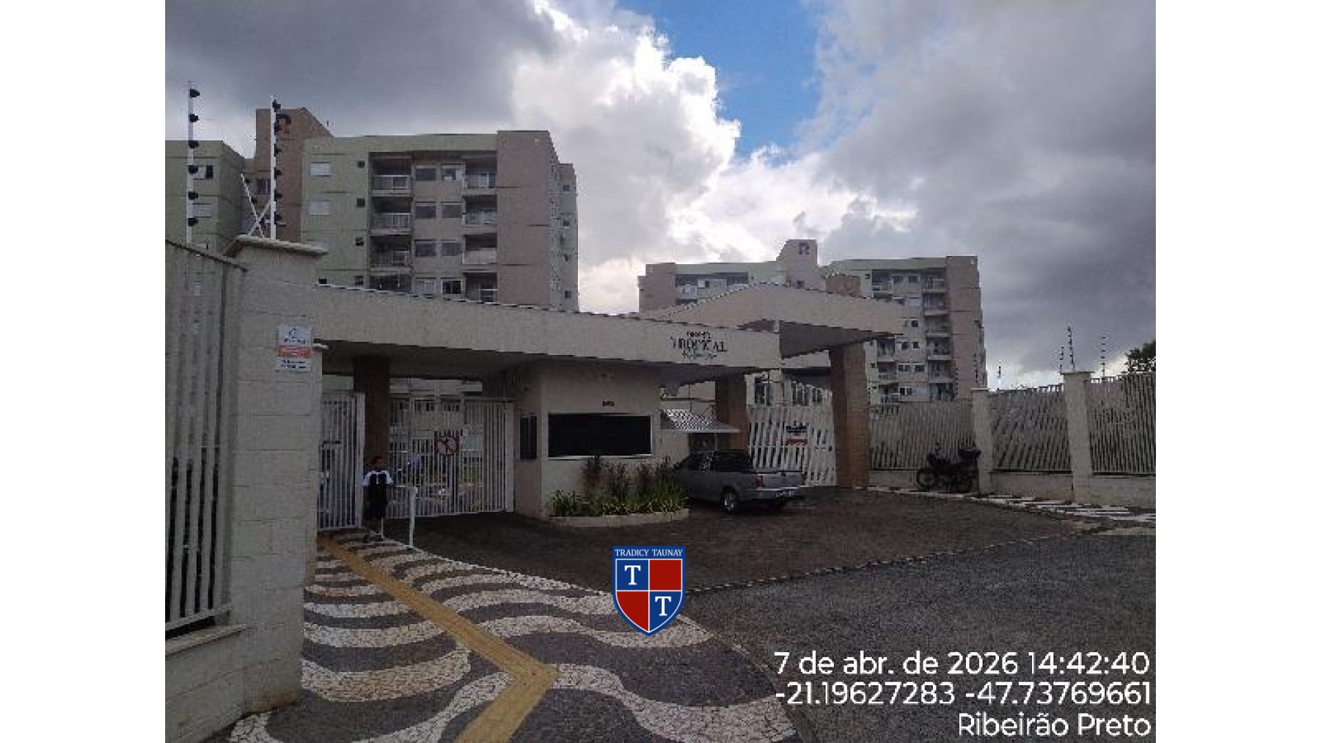 Foto 1 de APARTAMENTO em COND GRAND TROPICAL - Imóvel Retomado Caixa