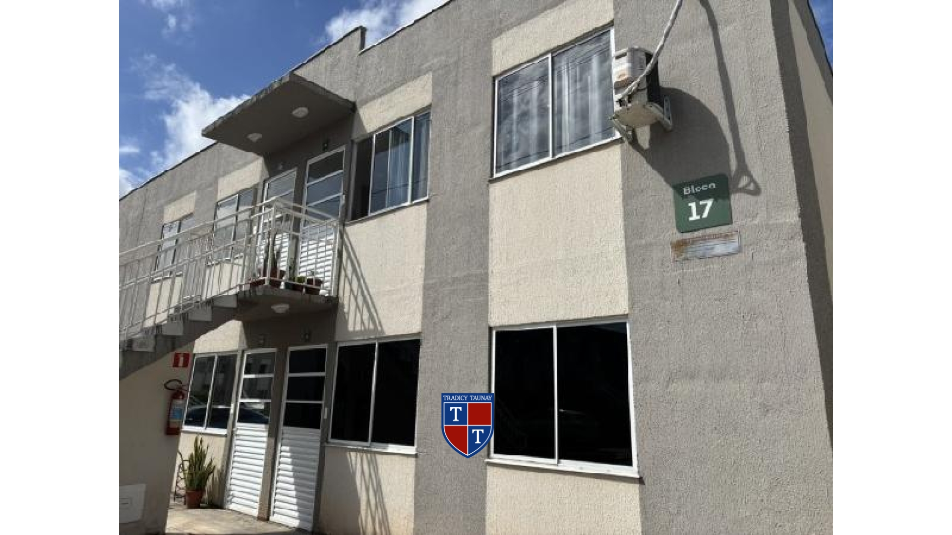 APARTAMENTO em COQUEIRO