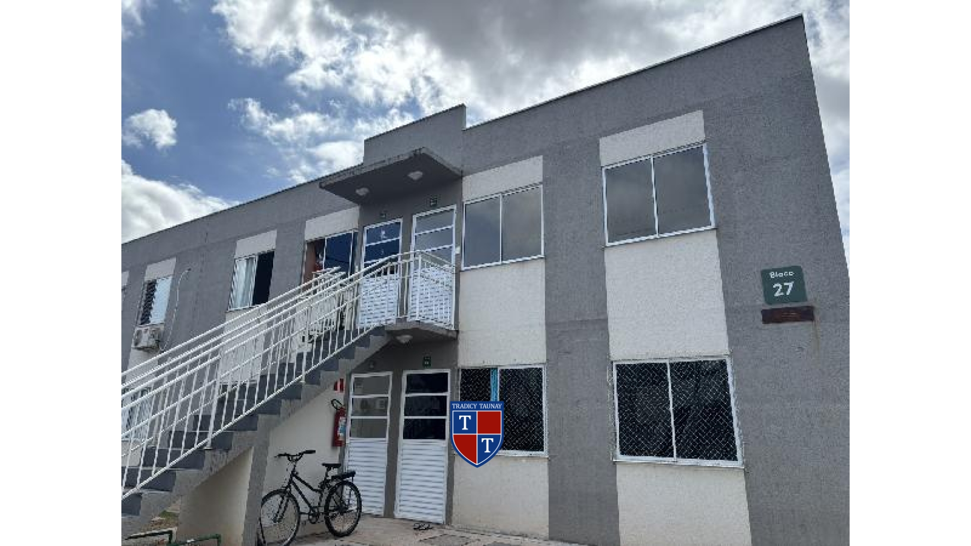 APARTAMENTO em COQUEIRO