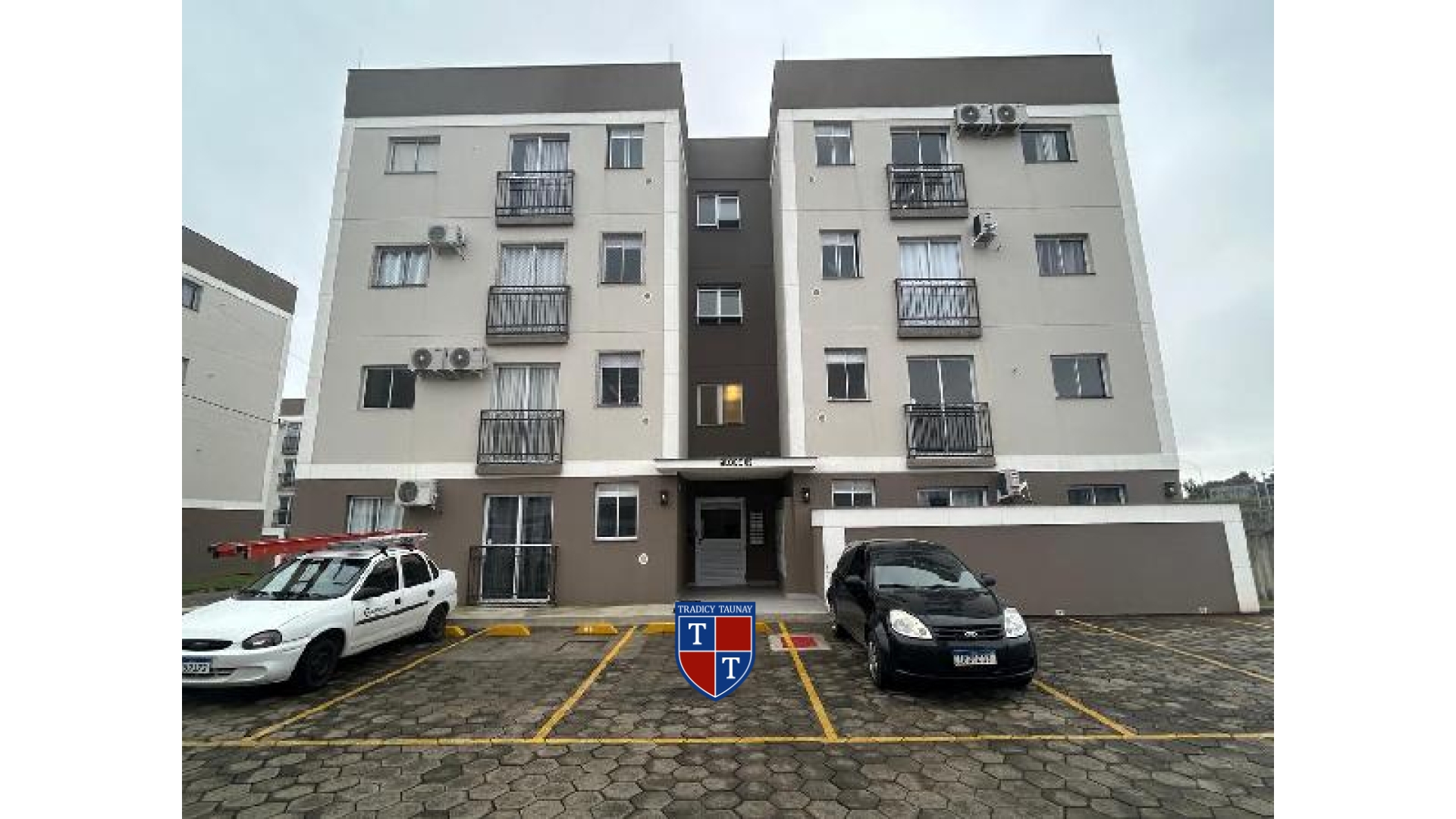 APARTAMENTO em ANA MARIA